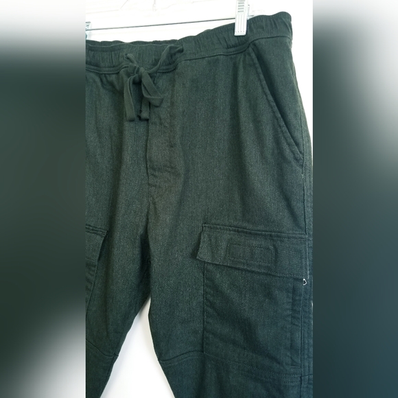 Levi's Dark Green Cargo Joggers - Picture 4 of 16